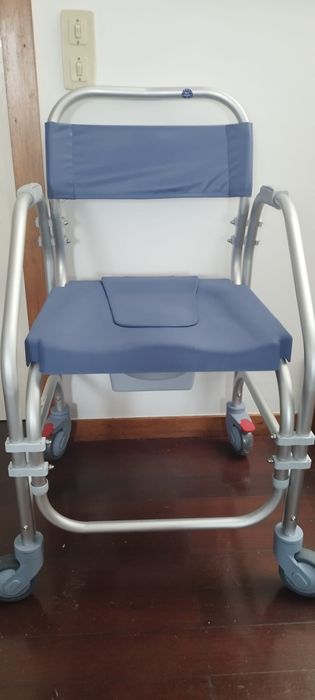 Cadeira de banho com sanitário NOVA