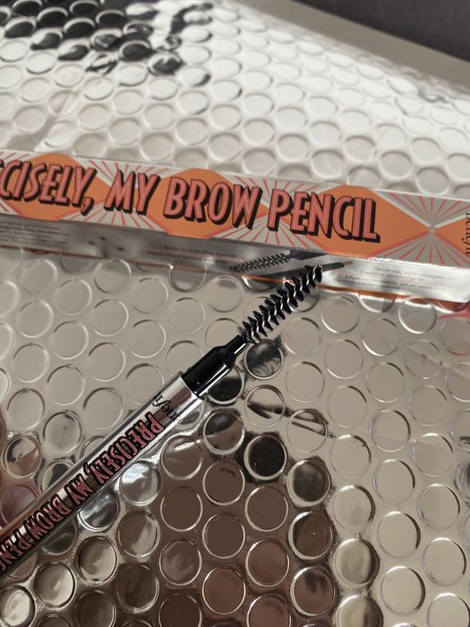 Kredka do brwi precisely my brow pencil benefit 3
