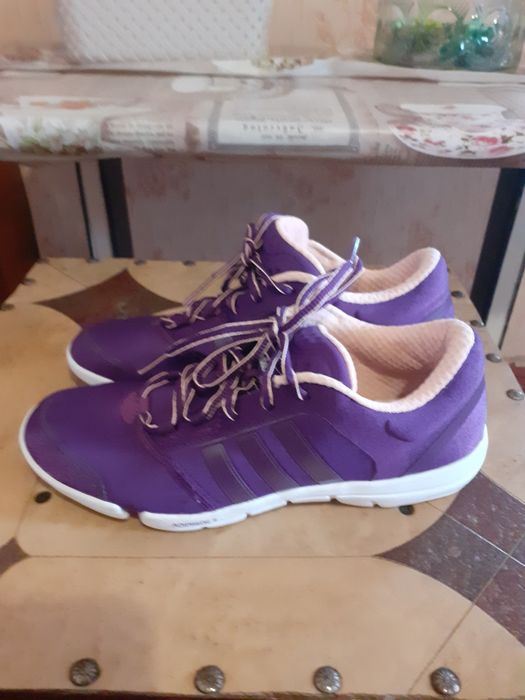 Кроссовки adidas