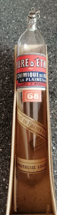 Ampola antiga usada  para administrar Cloro Etilo