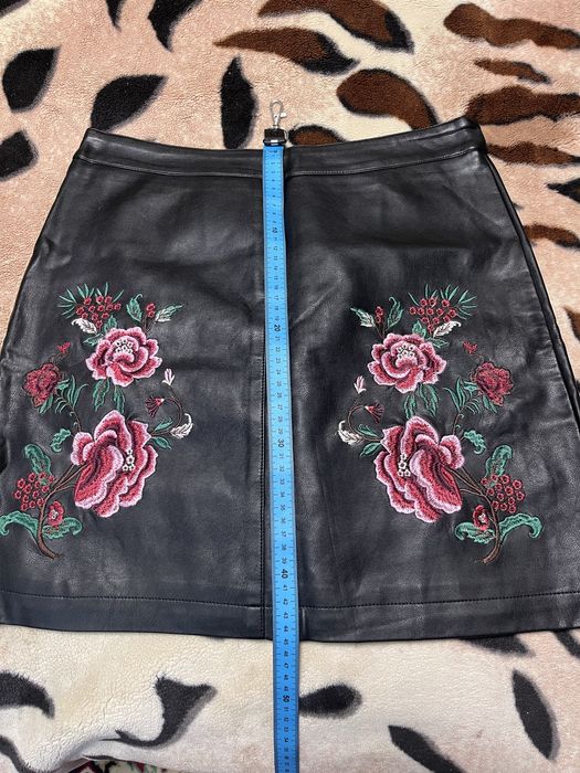 Спідниця з принтом з еко-шкіри