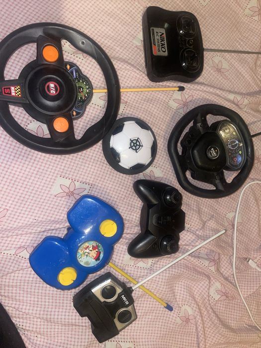 Lote de Comandos/Volantes para Carros Telecomandados RC – A Funcionar