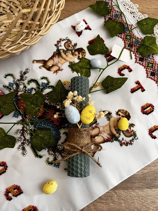 Великодня свічка з вощини