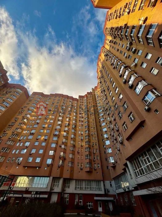 Продається 3-к квартира в самому центрі  Позняків