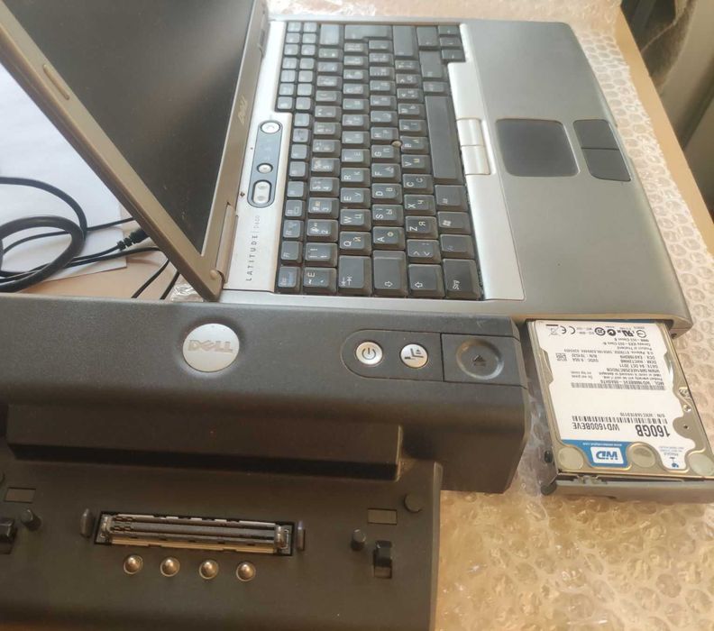 Ноутбук DELL Latitude D600 Pentium M 14.1" SXGA 1400x1050 док-станция