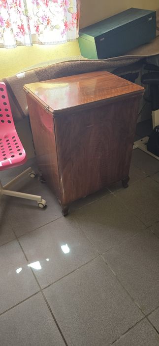 Maquina de costura com mesa