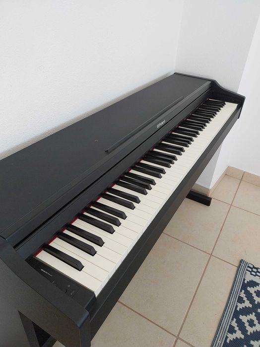 Piano Digital Roland RP102 88 Teclas
