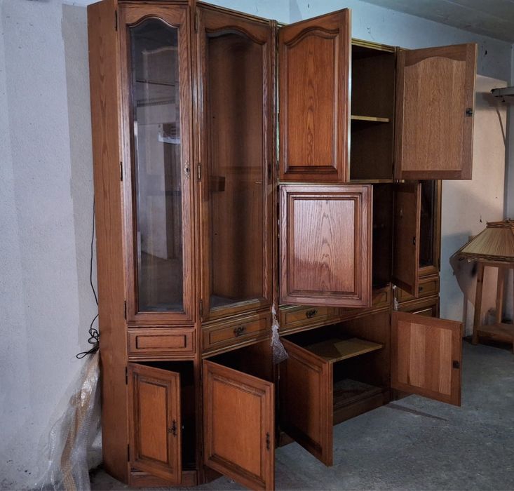 Móvel de Sala Clássico em Madeira Maciça