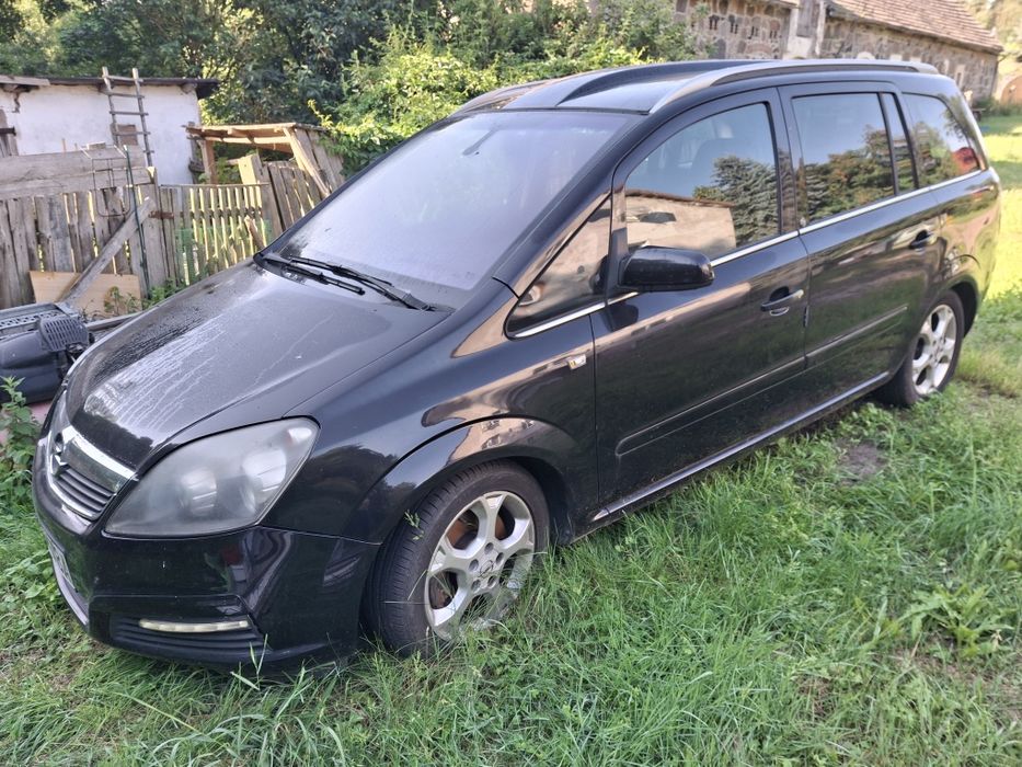 Sprzedam opel zafira b1,9 cdti