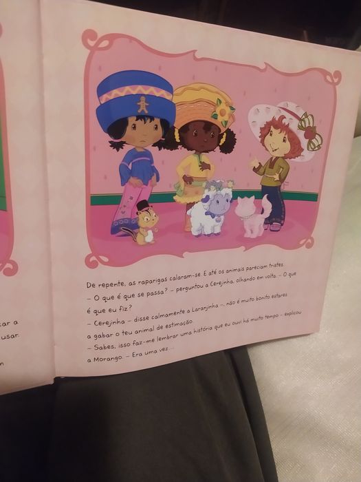 Docinho de morango livro branca de neve - portes CTT grátis