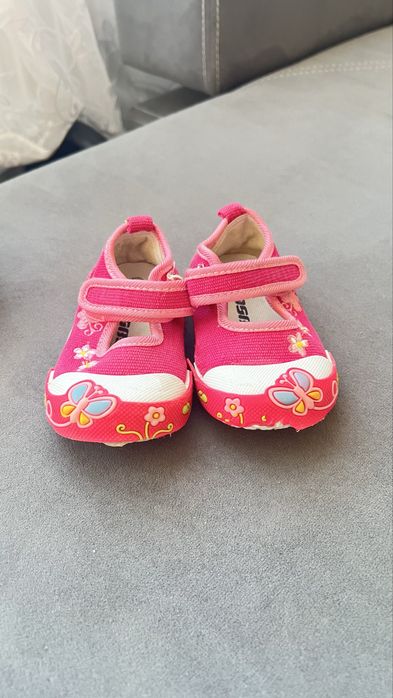 Взуття для дівчинки