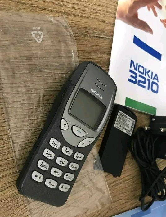 Telefon Nokia 3210-Komplet.