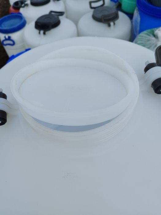 Бідони, каністри, бочки різн,і на воду,олію,масло, на капусту, вино, м