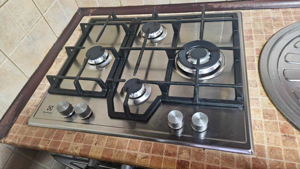 Продам варильну поверхню Electrolux KGS64562SX