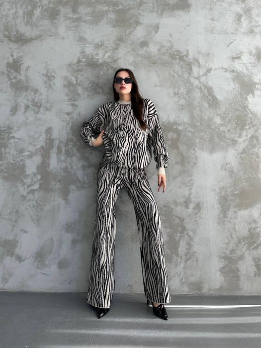 Стильний трикотажний костюм