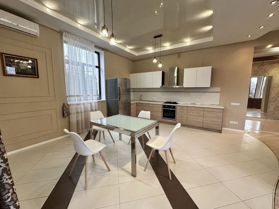 Стильный Дом на 13 ст. Большого Фонтана