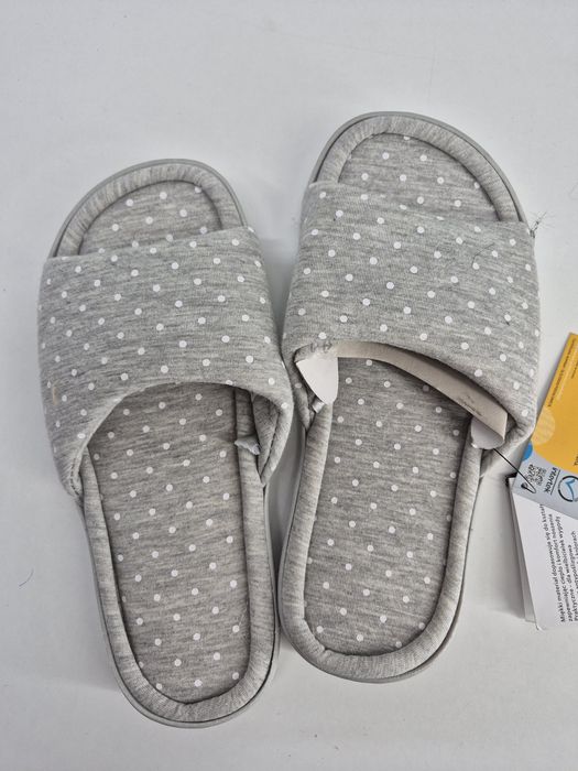 Nowe kapcie damskie w kropki 37