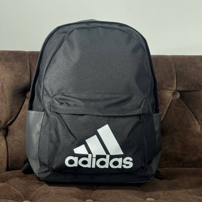 Adidas Classic Badge of Spor Sportswear