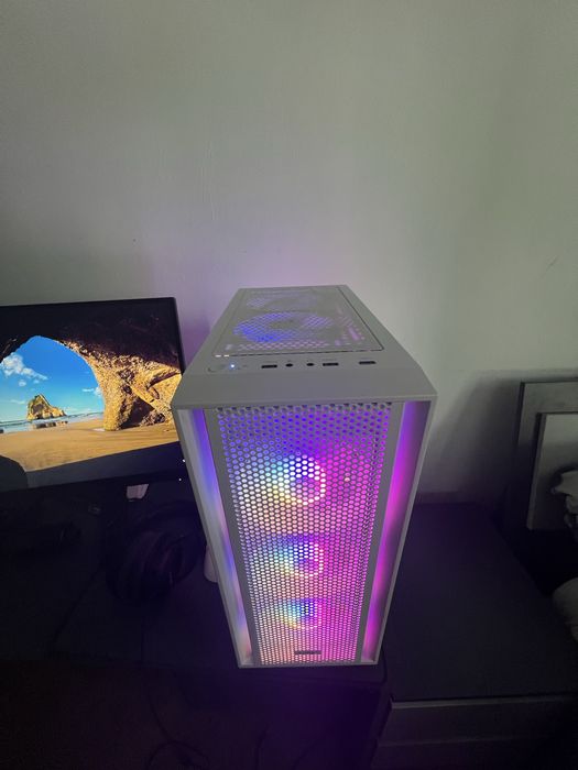 Ігровий сетап пк монітор крісло навушники клавіатура мишка