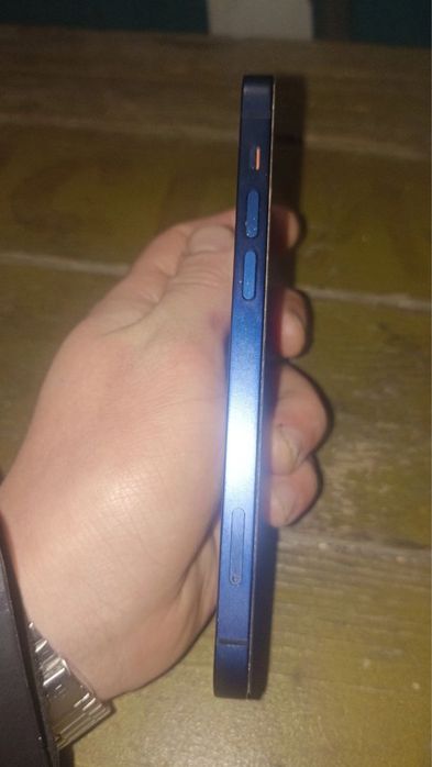 продам айфон 12/64