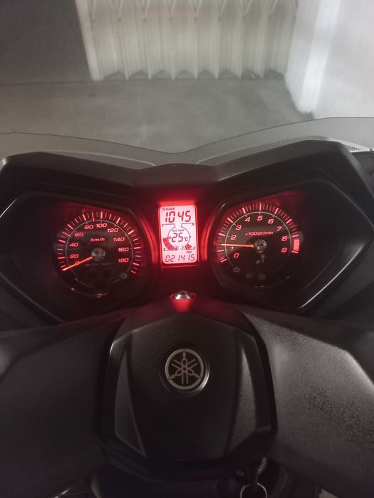 Yamaha xmax 400 como nova