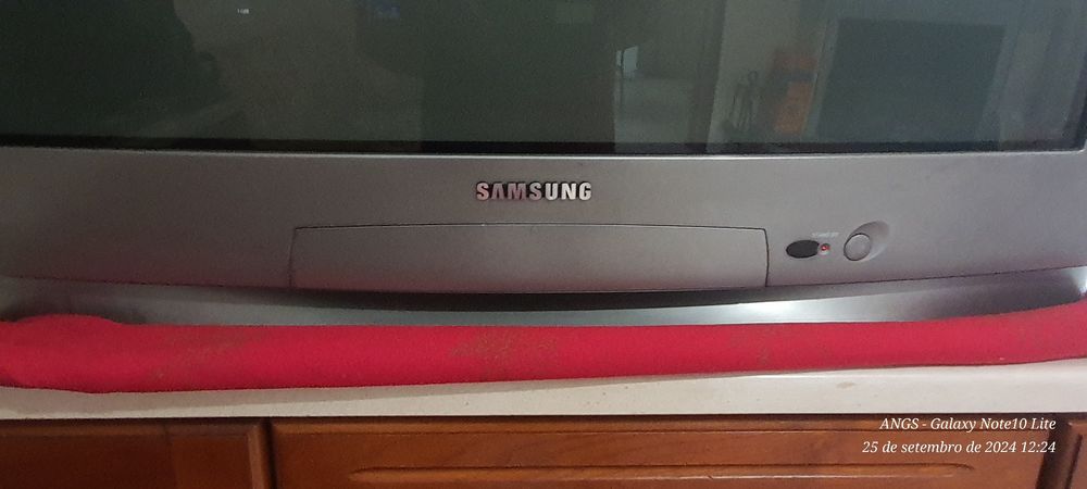Excelente TV Samsung 32' (tubo) + extras.