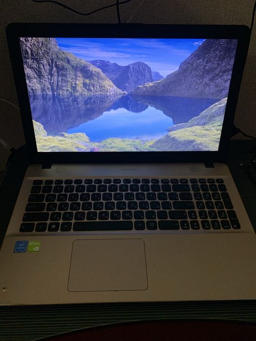 Ноудбук асус  в гарному стані