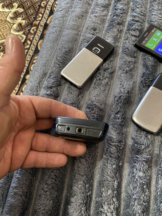 Nokia. Прості але робочі. Старенькі.