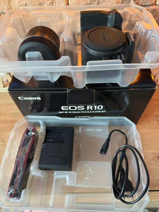 Zestaw aparat CANON EOS R10