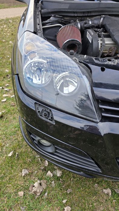 Lampy Przód Opel Astra H  2005r