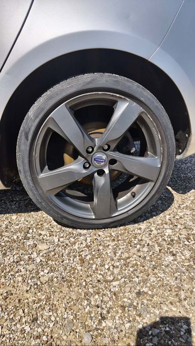 Felgi 18 cali z oponami Volvo  5x 108
