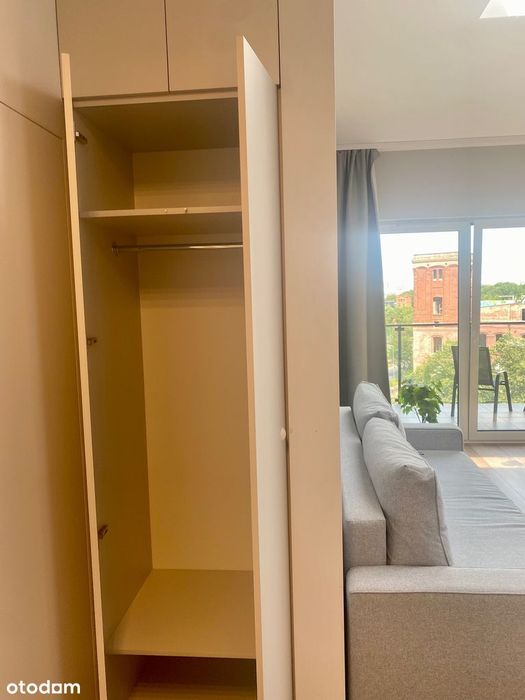 Dwupokojowy apartament z miejscem parkingowym, klimatyzacją, 8 Dębów - More