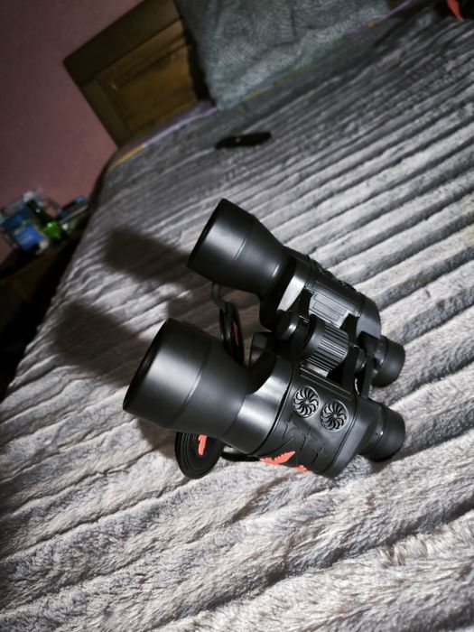 Binóculos militares