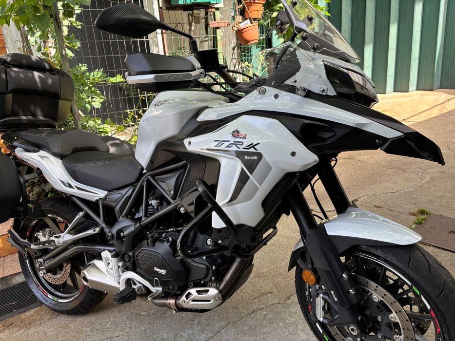 Benelli TRK 502 com kit malas