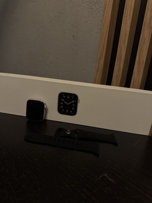 Apple Watch SE 40mm srebrny