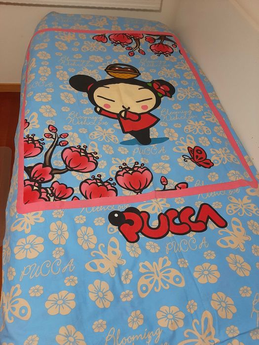 2 Capas Edredon. 1  PUCCA, 2 Ikea  côr vermelha e 3 Primark tons cinza