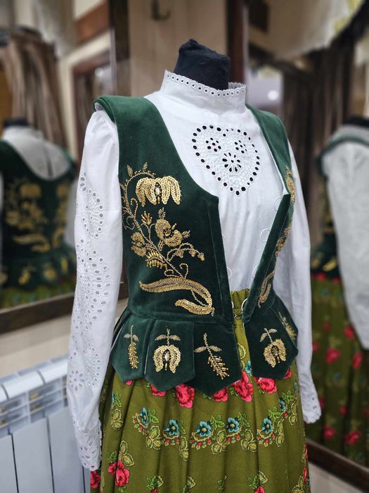 Zielony gorset góralski ręcznie haftowany złotymi koralikami! S/M