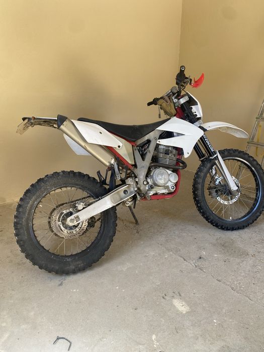 Vendo AJP PR3 240cc