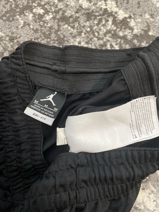 Штани Nike Jordan чорного кольору з червоними вставками М розмір нові колекції