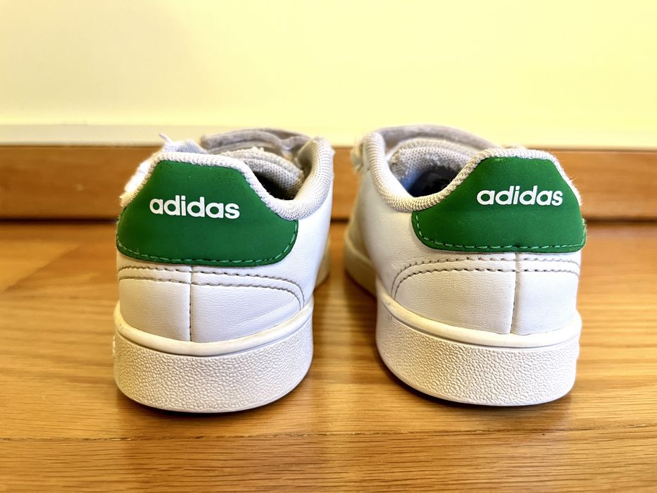 Ténis ADIDAS para criança