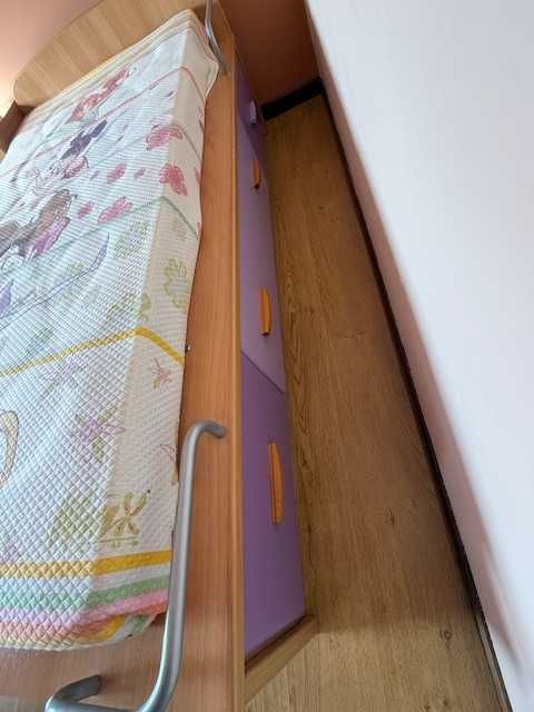 Quarto 2 camas indivduais com roupeiro