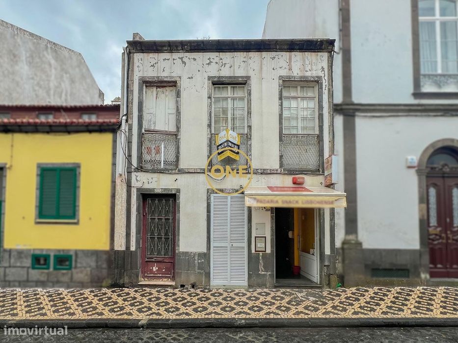 Prédio Com 2 Pisos No Centro Histórico De Ponta Delgada