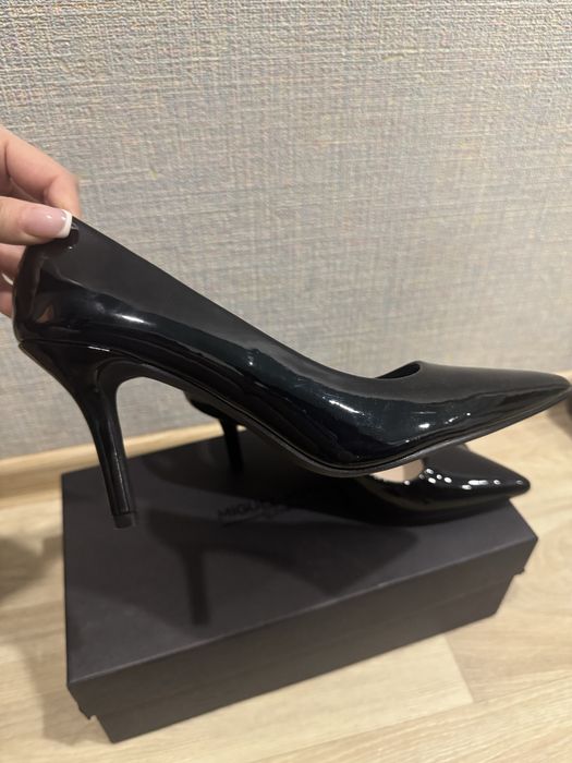 Черные лаковые лодочки