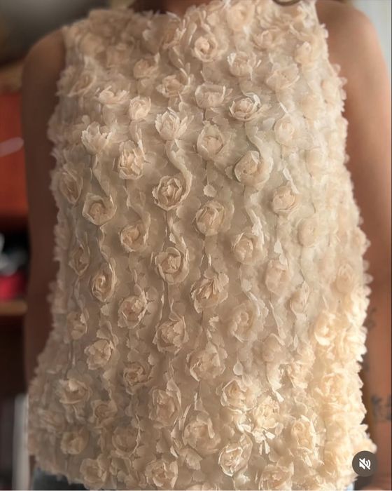Футболка жіноча Mango із квітами