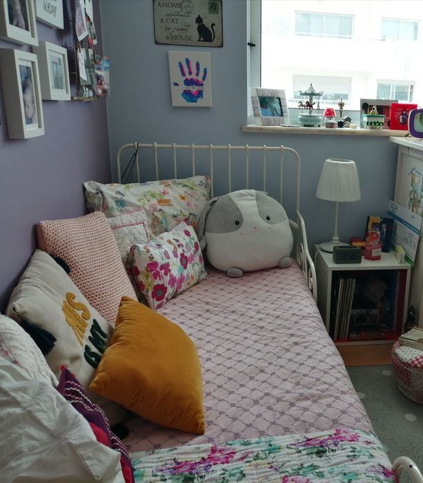 Cama IKEA MINNEN  com estrado ripas e colchão