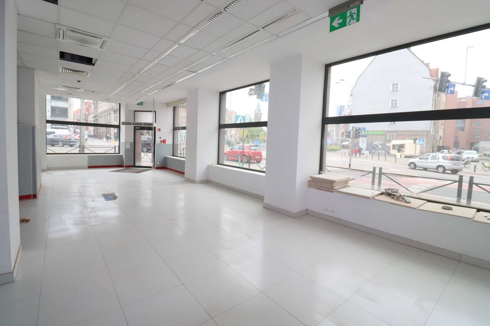 Okazja! Narożny lokal 320m2 przy wrocławskim rynku. Bardzo duży ruch.