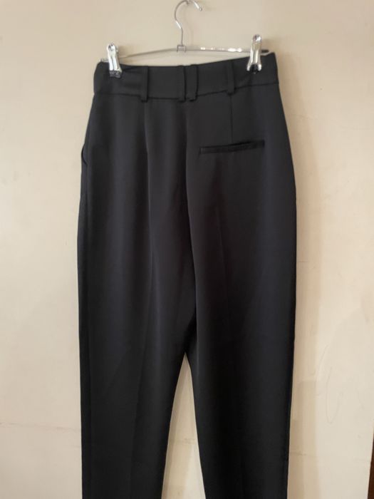 Calças clássicas pretas como novas