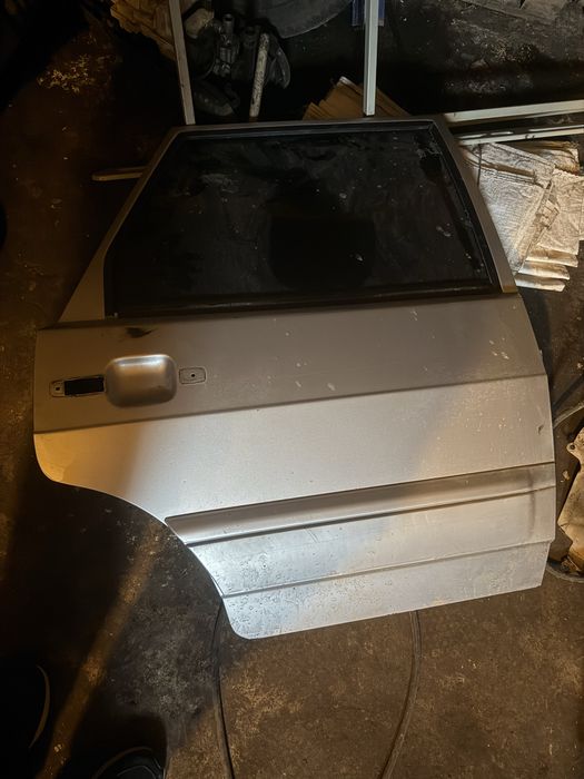 Задня права дверка двері задні  ВАЗ 2114