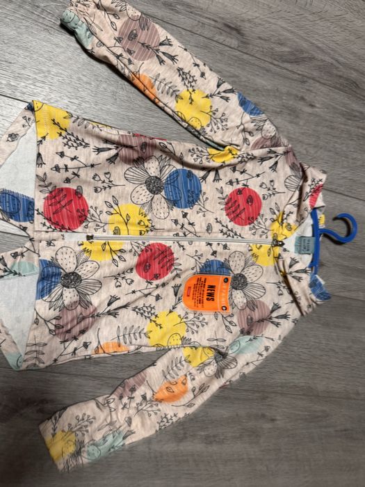 Светер  тепла на дівчинку 5-6 років