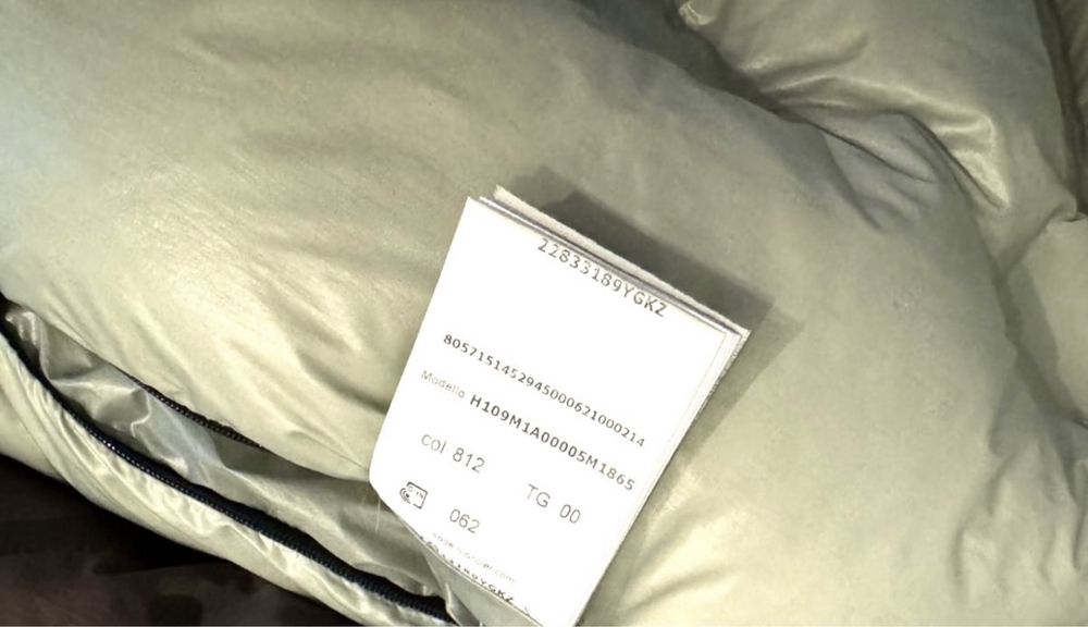 Продам жилетку Moncler